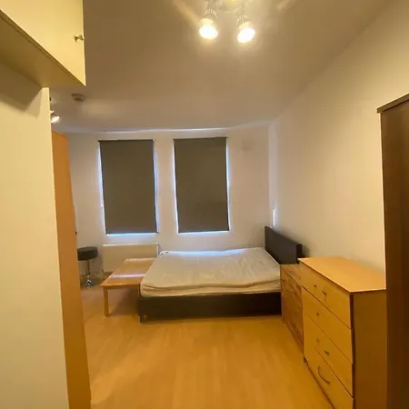 Golders Way Rooms-3